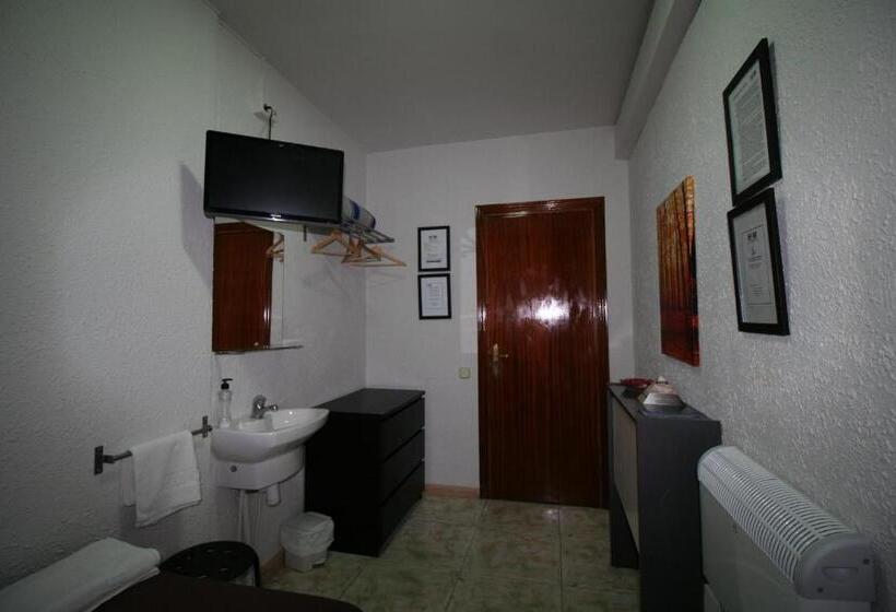 Номер Стандарт Индивидуальный Совместная Ванная, Hostal Restaurante Avenida De Madrid