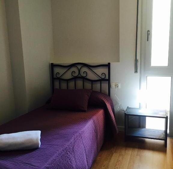 Апартаменты 2 Спальни, Hostal Restaurante Avenida De Madrid