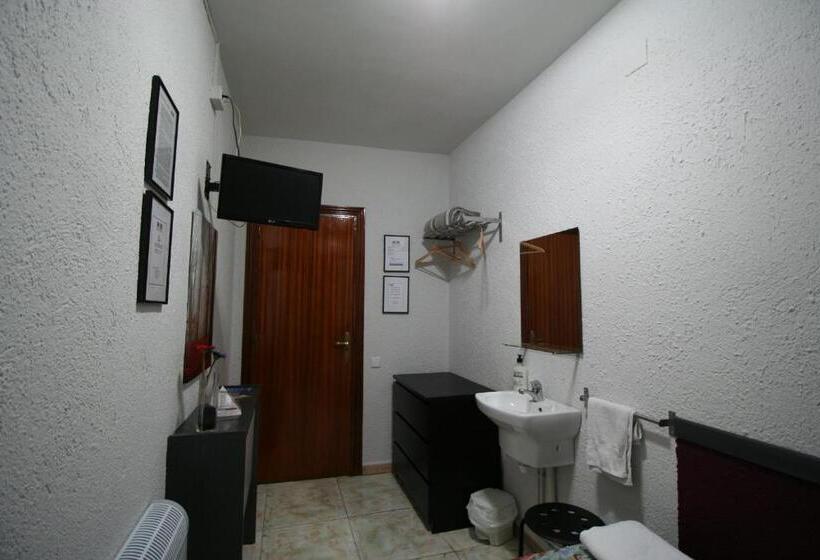 Номер Стандарт Индивидуальный Совместная Ванная, Hostal Restaurante Avenida De Madrid