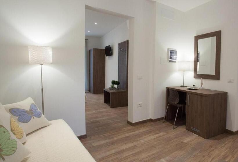 Полулюкс с Балконом, Magnifica Luxury Suites