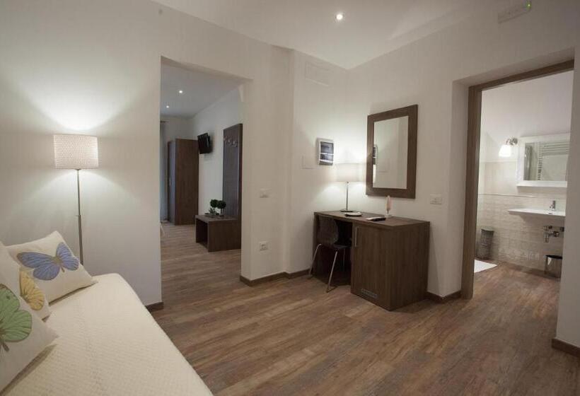 Полулюкс с Балконом, Magnifica Luxury Suites