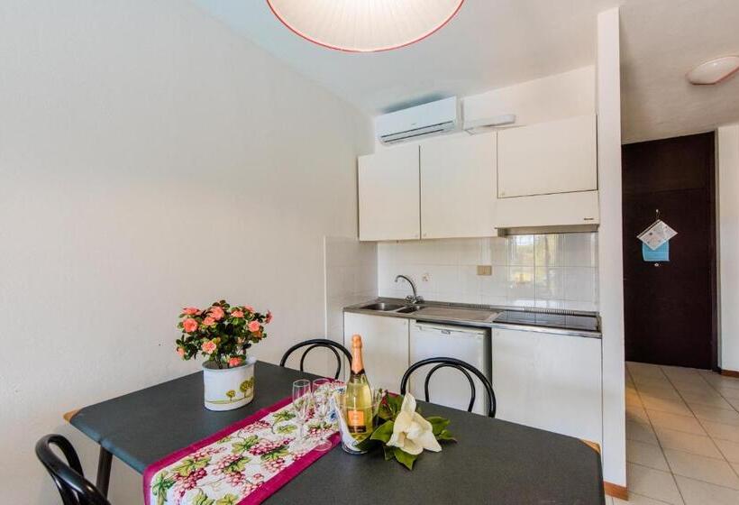 Студио Стандарт Вид на Бассейн, Residence Magnolia