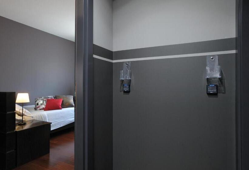 اتاق استاندارد یک نفره, Urban Trend   Guest House