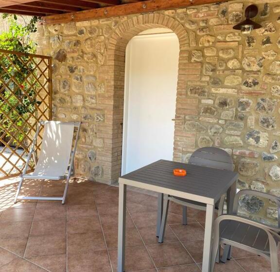 شقة غرفة واحدة مزودة بتراس, Agriturismo L'antica Quercia