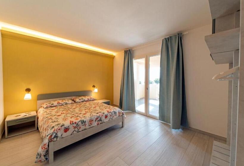 Апартаменты 1 Спальня с Террасой, Residence Le Grazie Est