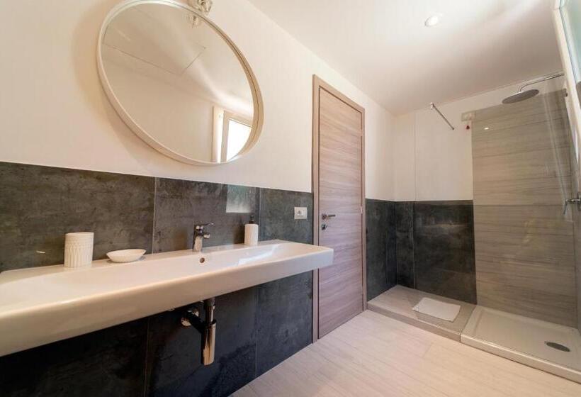 Апартаменты 1 Спальня с Террасой, Residence Le Grazie Est