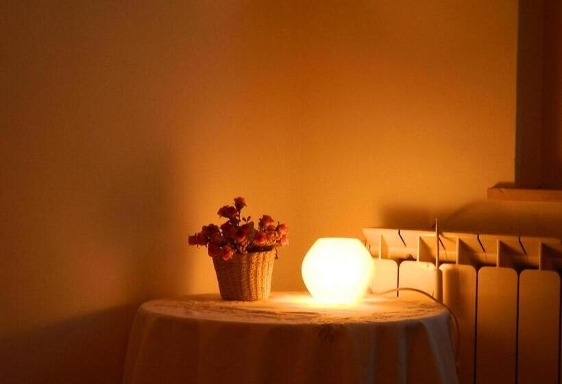Quarto Estandar, Guest House Bed And Roses