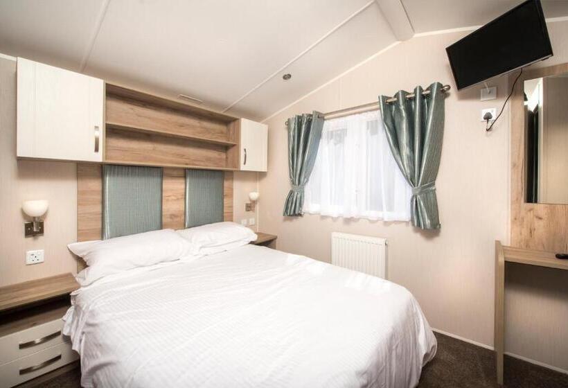Апартаменты 3 Спальни, Trelawne Manor Holiday Park