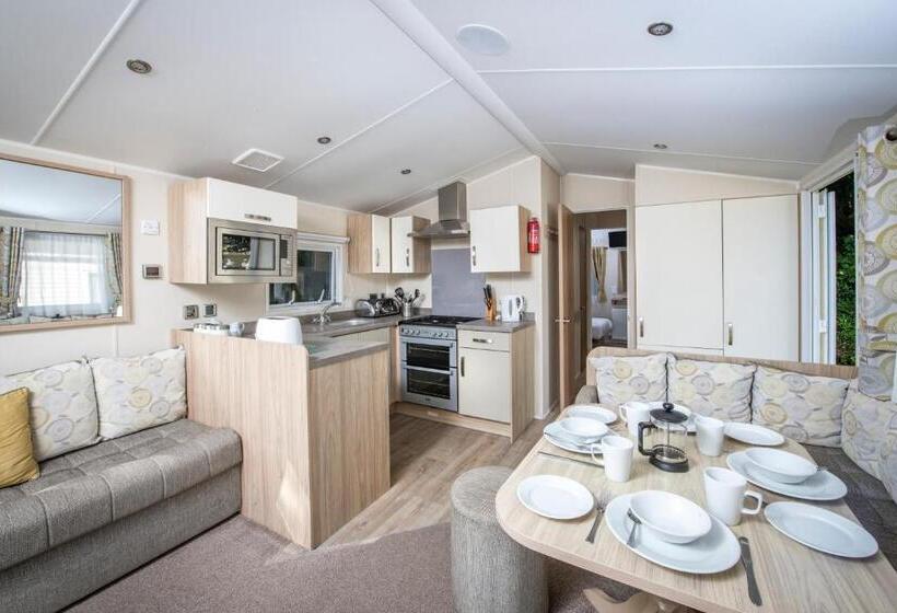 Апартаменты 3 Спальни, Trelawne Manor Holiday Park
