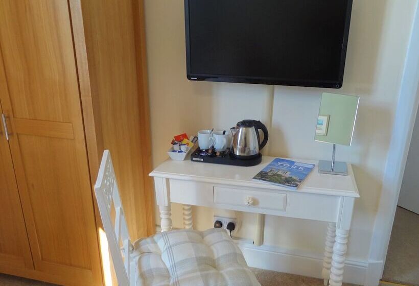 Номер Стандарт, Alcuin Lodge
