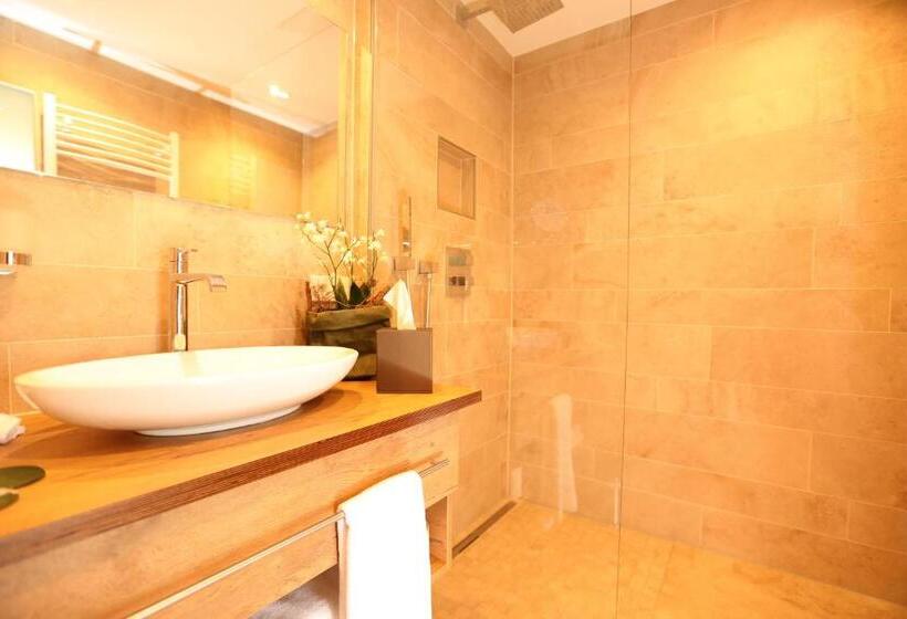 Полулюкс, Peters Hotel & Spa