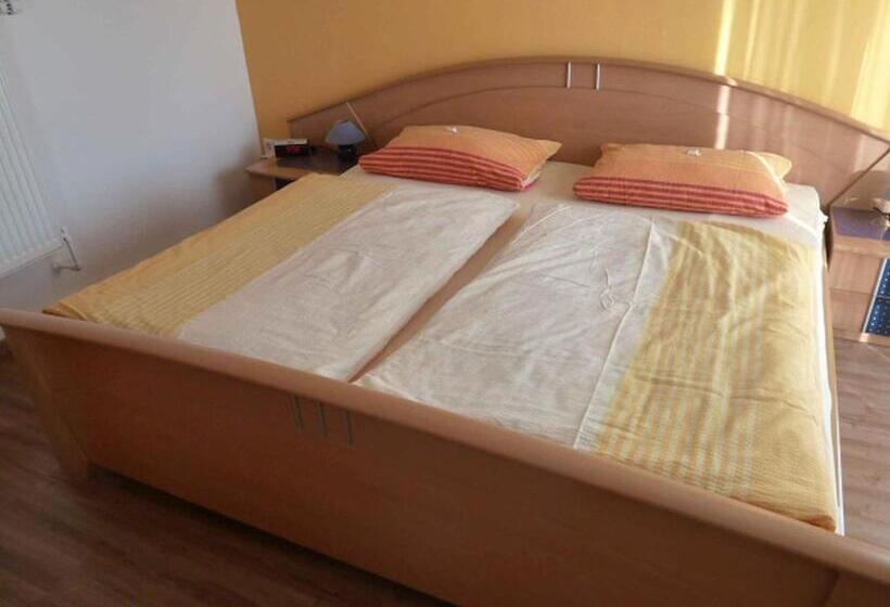 اتاق استاندارد با سرویس بهداشتی مشترک, Privatzimmer Reiner Baumeister