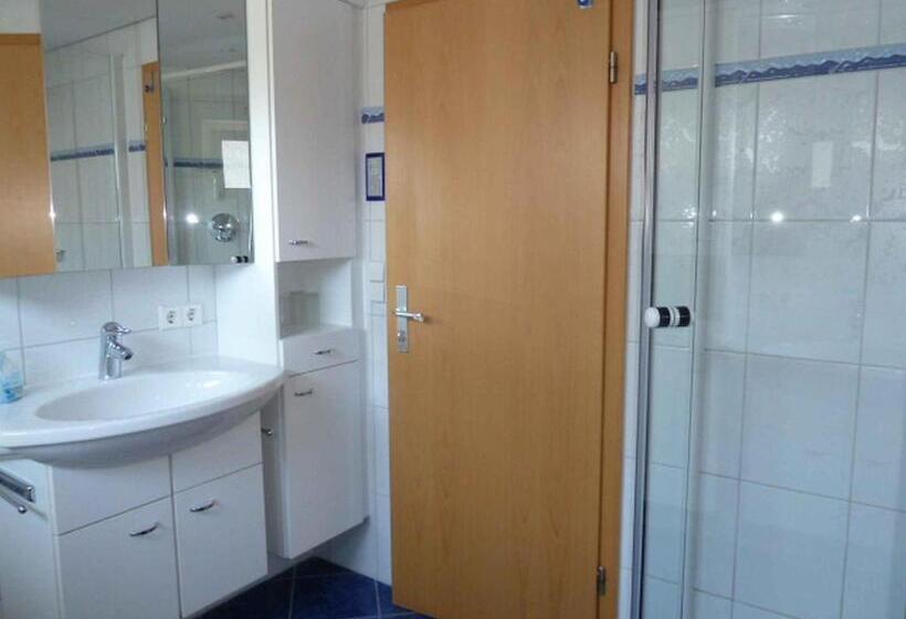 اتاق استاندارد یک تخته با سرویس بهداشتی مشترک, Privatzimmer Reiner Baumeister