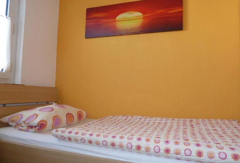 اتاق استاندارد یک تخته با سرویس بهداشتی مشترک, Privatzimmer Reiner Baumeister