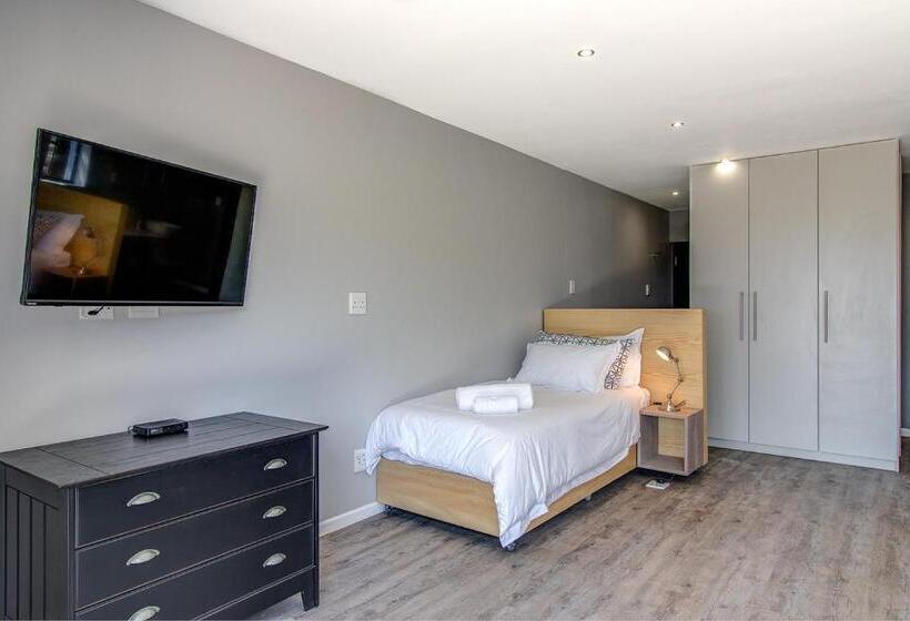 Номер Deluxe Кровать Кинг, Sky Blue Guest House