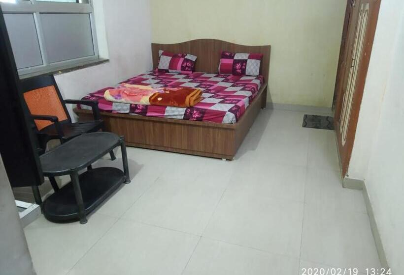 اتاق لوکس, Radha Deo Guest House
