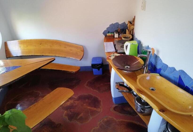 Suite with lake view, Hostal Las Olas