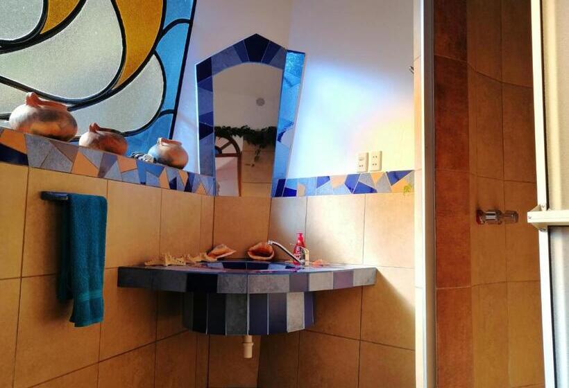 سوییت خانوادگی, Hostal Las Olas