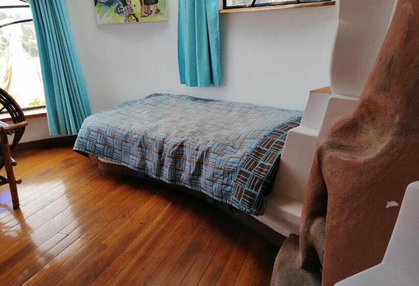 سوییت جونیور, Hostal Las Olas