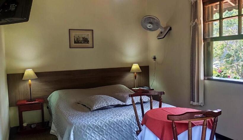 اتاق استاندارد چهارنفره با بالکن, Pousada Taverna Do Golf