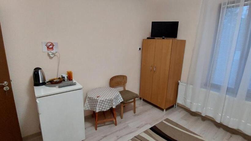 Трехместный Номер Классика, Guest House Kukera