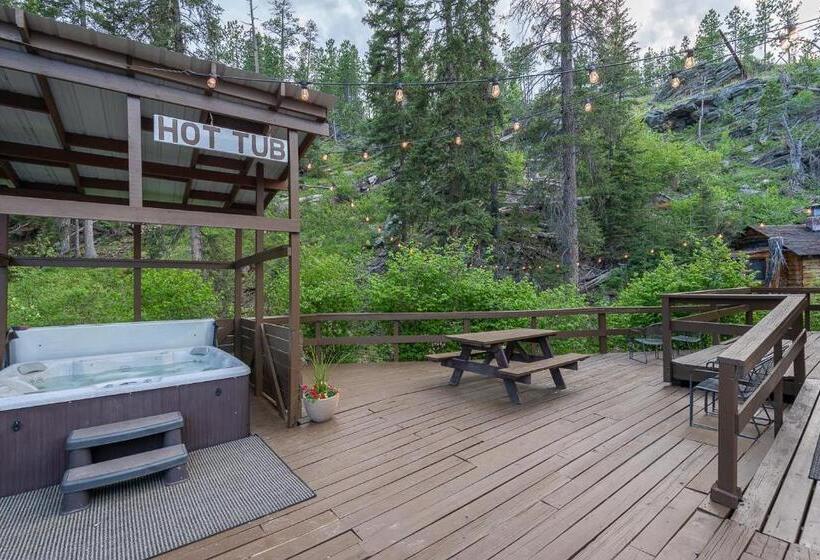 Семейное Бунгало, Harney Camp Cabins