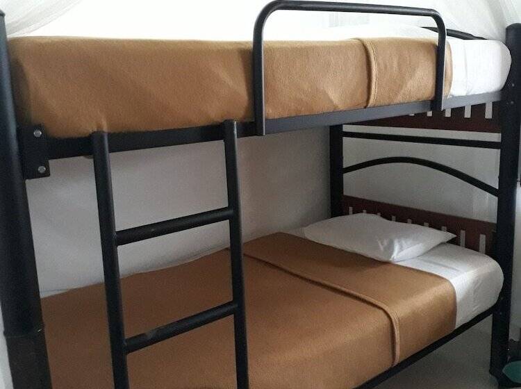 Четырехместный Номер Стандарт, Hostal Cocobomgo