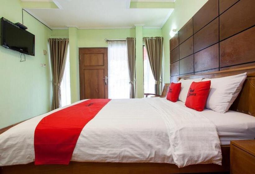 Номер Deluxe, Reddoorz Near Juanda International Airport
