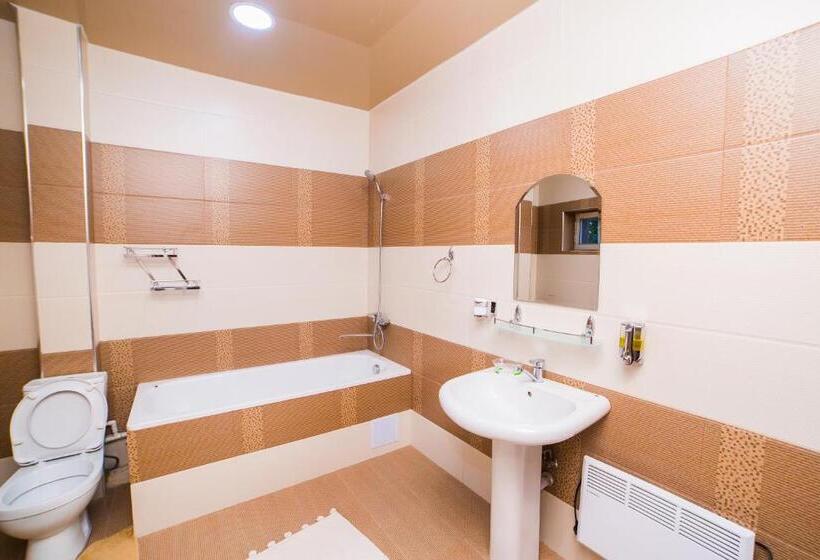 带共用浴室的标准房间, Guest House Rohat Lux