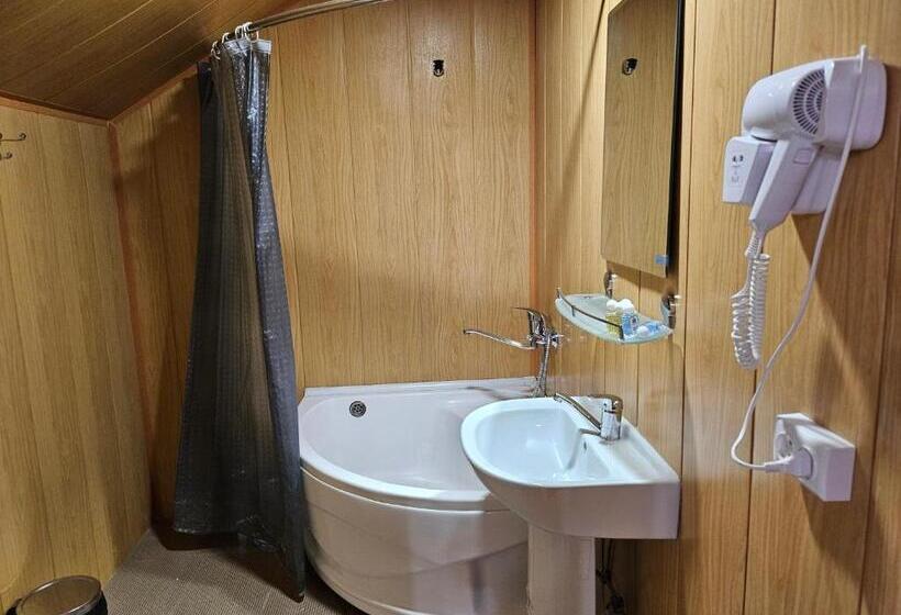 豪华三人间, Guest House Rohat Lux