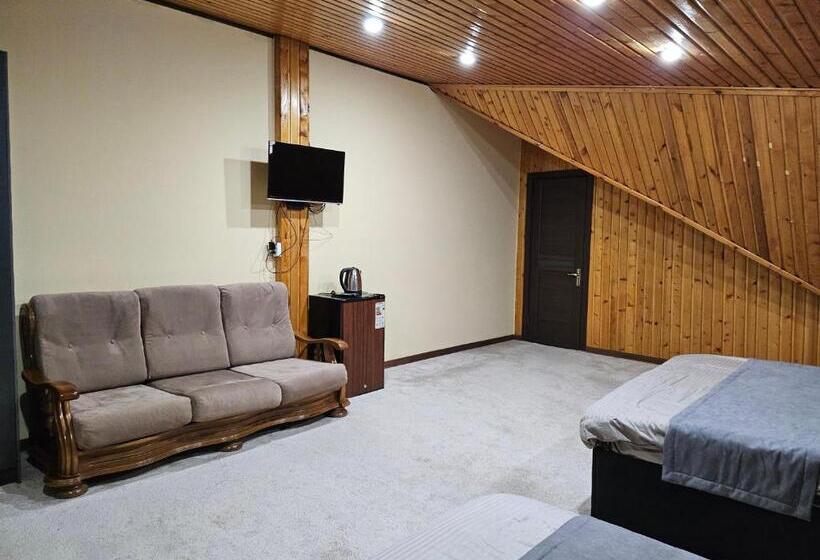 豪华三人间, Guest House Rohat Lux