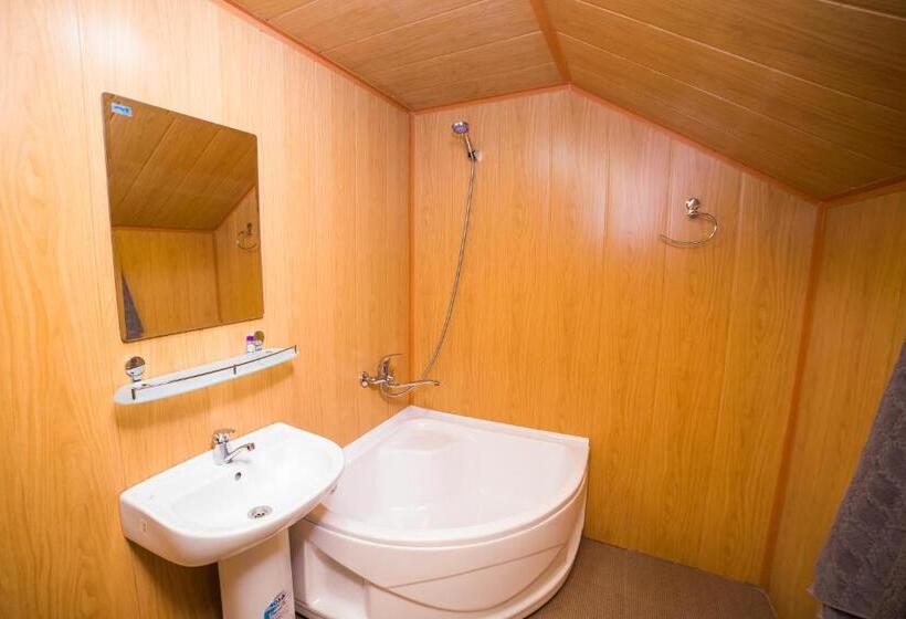 豪华三人间, Guest House Rohat Lux