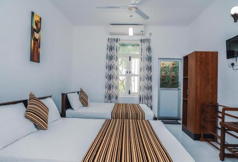 Четырехместный Номер Deluxe, Bon Voyaage Tourist Inn