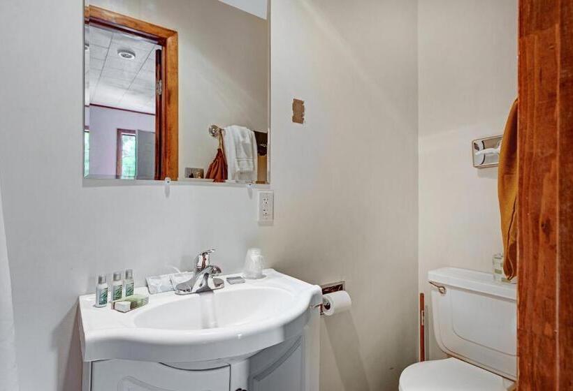 Номер Стандарт, Four Seasons Lodge