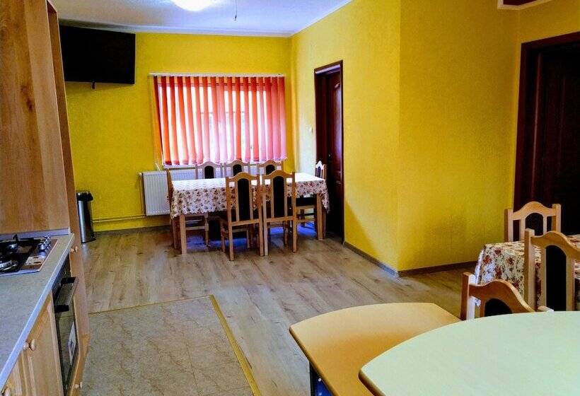 اتاق ساده چهارنفره, Venesis House