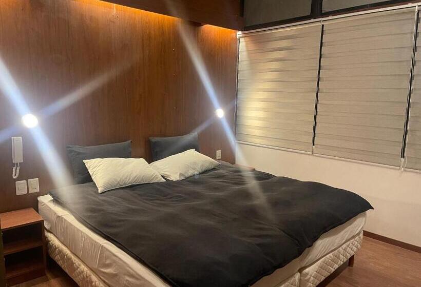 اتاق خانوادگی, Onkel Inn Wagon Sleepbox Uyuni