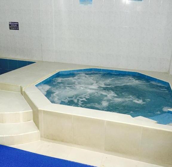 패밀리 스위트, Hostal Y Complejo Recreacional La Playita De Monse