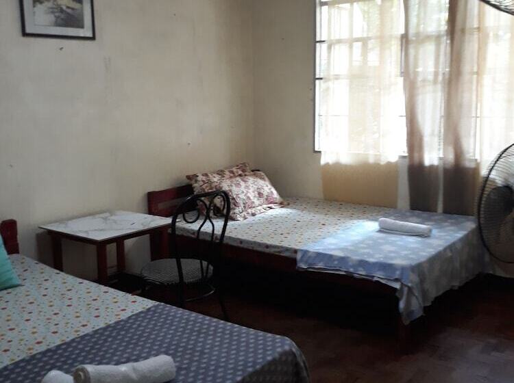 سرير فى غرفة مشتركه, Cvnb Bed And Bath La Union