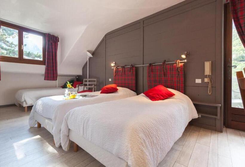اتاق استاندارد سه نفره, Hôtel Le Belvédère