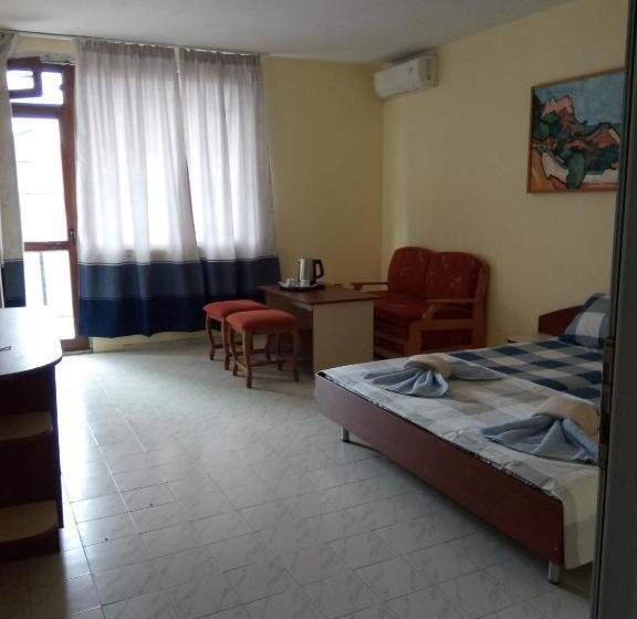 Семейный Номер, Guesthouse Oasis