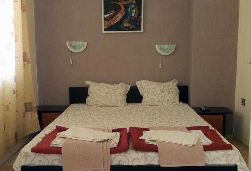 2 Bedroom Suite with Balcony, Guesthouse Oasis