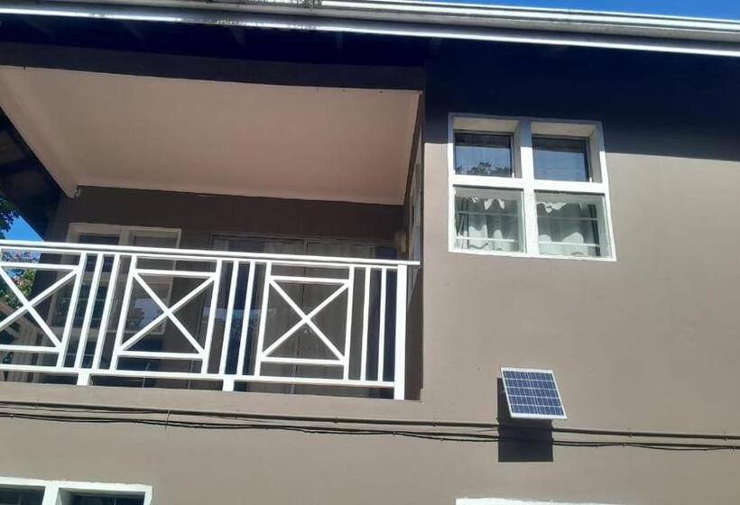 Apartamento 1 Dormitório com Sacada, Laletsa Lodge