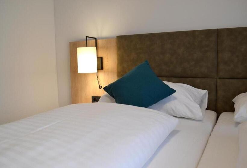 베이직 3인 룸, Gasthof Kranerwirt