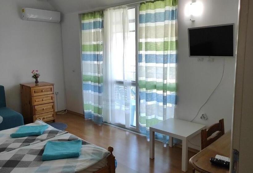 غرفة عائلية, Guest House Orfey