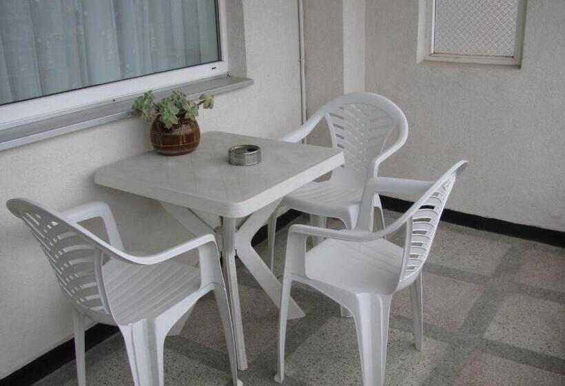 חדר משפחתי, Villa Sens
