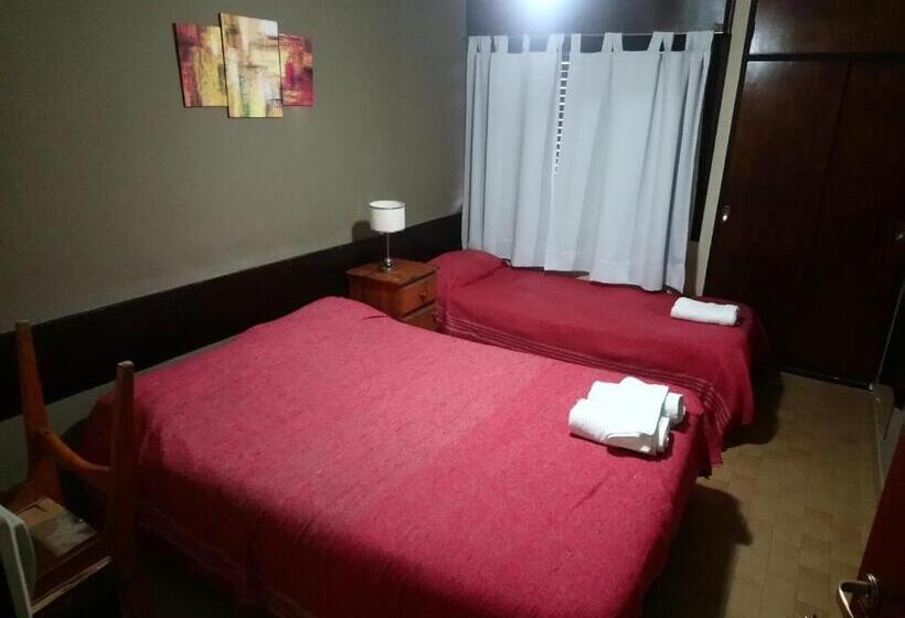 غرفة قياسية ثلاثية, Hospedaje Champaqui