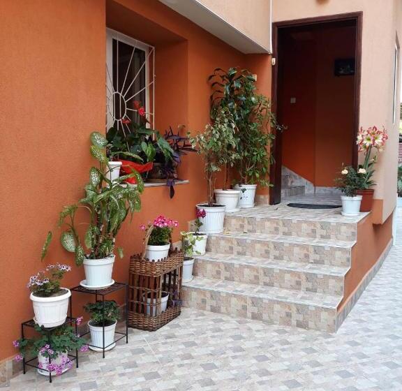 Трехместный Номер Классика, Guest House Yanina