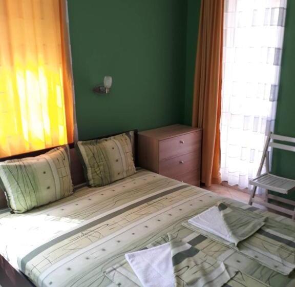 Номер Стандарт с Террасой, Guest House Yanina