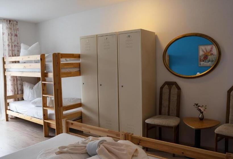 Семейный Номер Совместный Санузел, Ibex Hostel