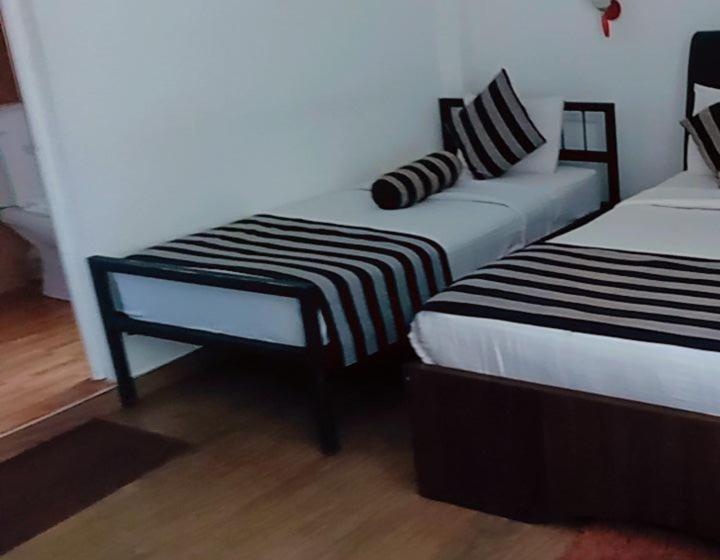 Трехместный Номер Стандарт с Балконом, Shadow Inn Ella